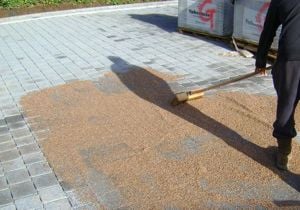 Bestrating invegen met Breekzand