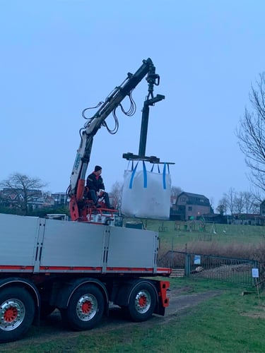 Stenentrailer met kraan