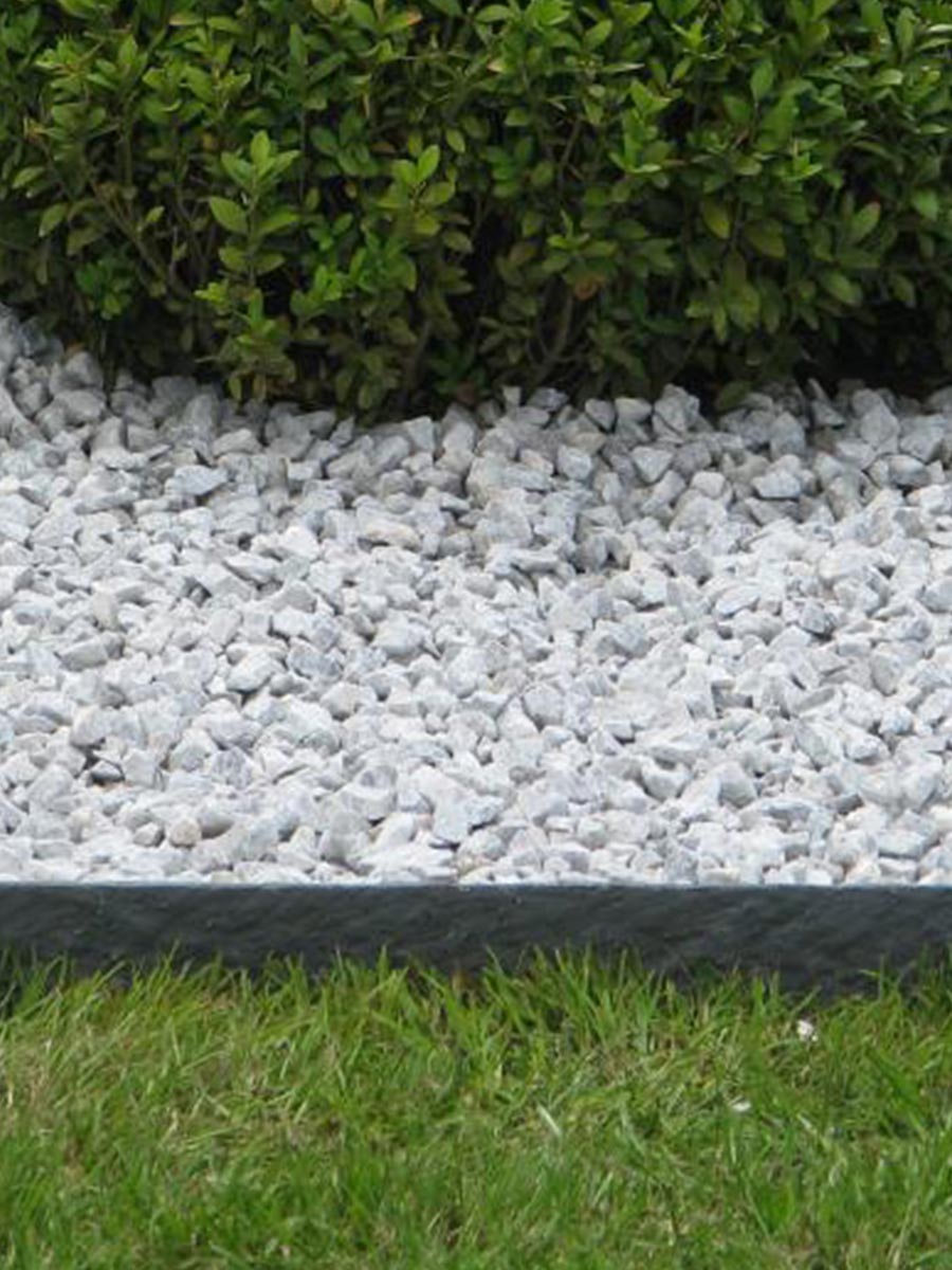 Tuinafboording Ecolat recht grijs aangelegd